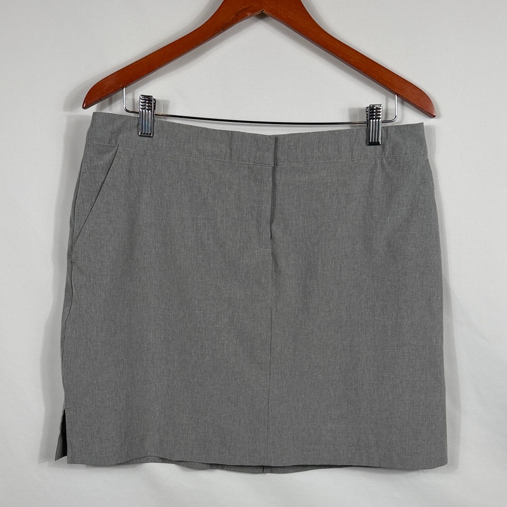 Izod NWOT Women's Gray Golf Skirt. Shorts Lined. Back Slit. Pockets. Athletic